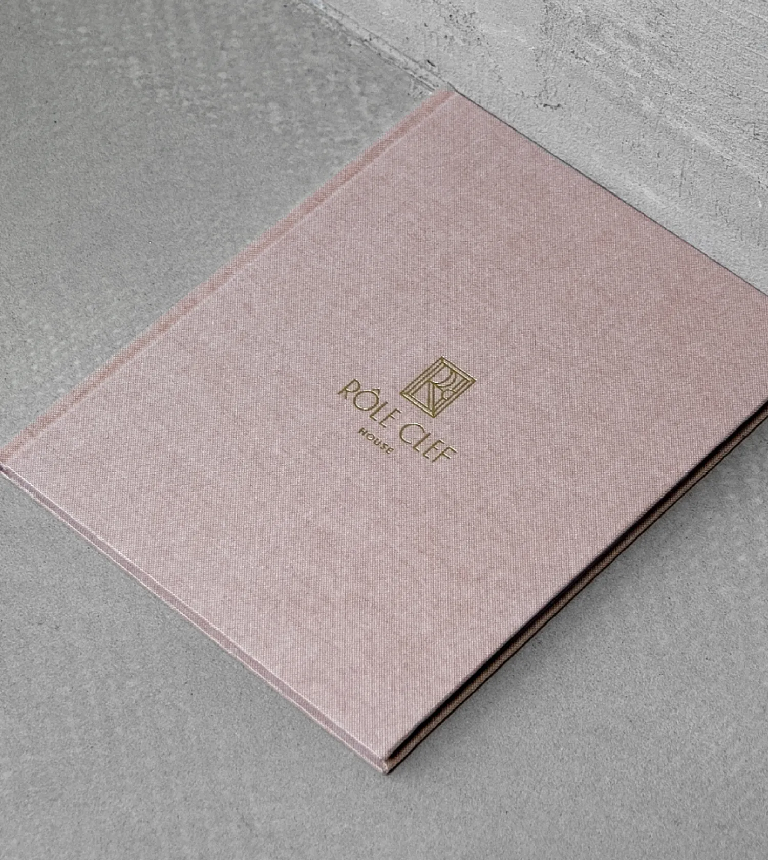 Обложка каталога Role Clef