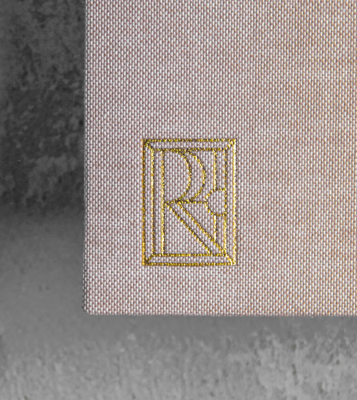 Тиснение логотипа Role Clef