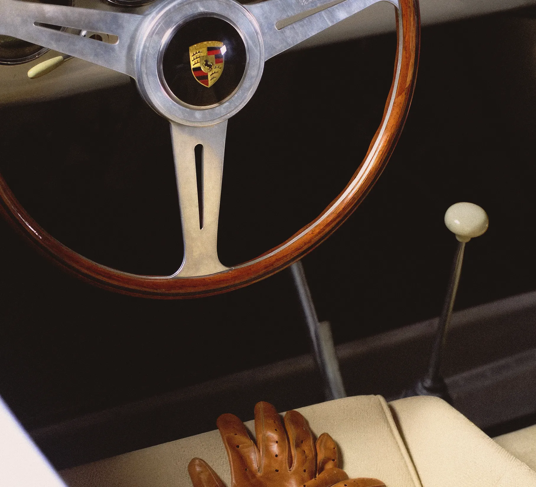 Фирменная футболка компании Athena Group