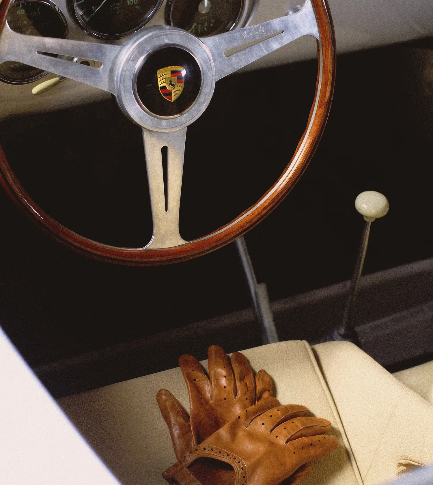 Фирменная футболка компании Athena Group