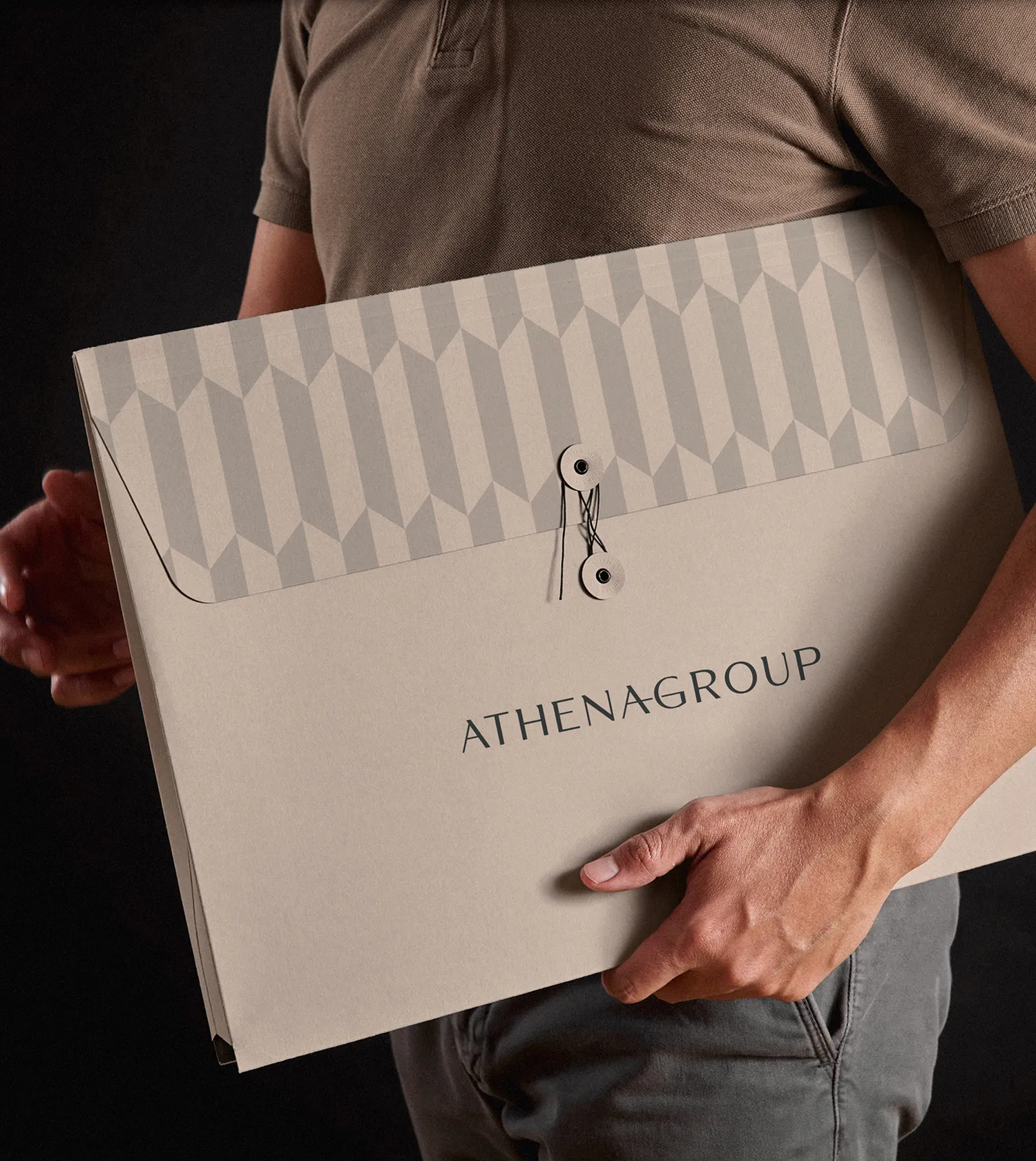 Фирменный конверт компании Athena Group